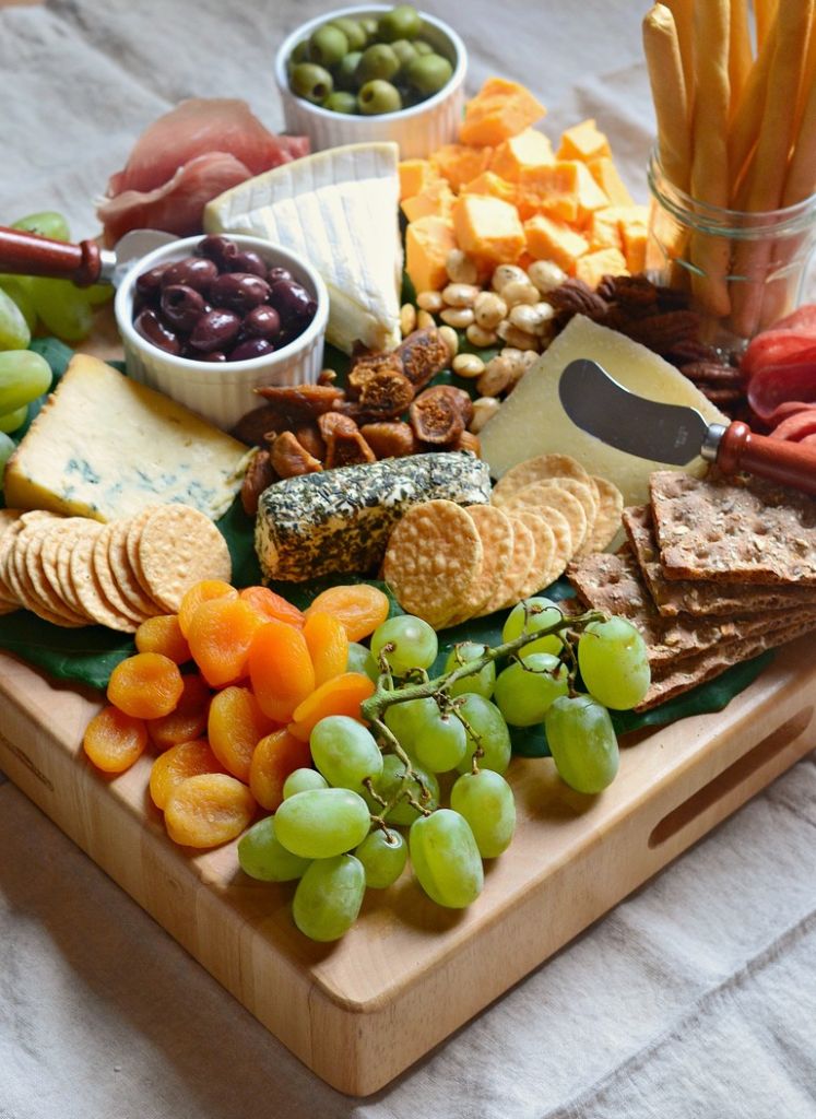 How to Make a Simple Cheese Board - Barefeet in the Kitchen